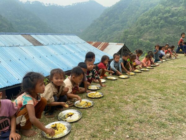 Uratuj dzieci: podaruj codzienny obiad najbiedniejszym uczniom z Nepalu 01