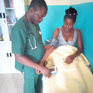 Leki dla potrzebujących! Wesprzyj pacjentów Ośrodka Zdrowia w Koudandeng, Kamerun pomoc Afryce Adopcja Serca Maitri jałmużna Adopcja duchowa 01