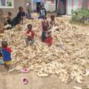 Plony dla sierot: zbiórka na zakup motopompy do nawadniania pól w DR Kongo - dożywianie głodnych dzieci pomoc Afryce jałmużna Adopcja Serca Adopcja Duchowa 03