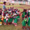 Codzienny obiad dla dzieci z przedszkola i szkoły w Abong-Mbang pomoc Afryce Maitri pomoc ubogim Adopcja Serca Adopcja Duchowa jałmużna 02